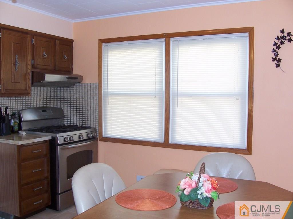 118 Oxford Road Colonia, NJ 07067 - Photo 13 of 25 Gallery Image 13