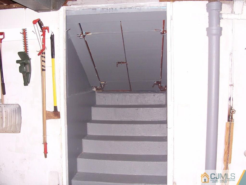 118 Oxford Road Colonia, NJ 07067 - Photo 25 of 25 Gallery Image 25