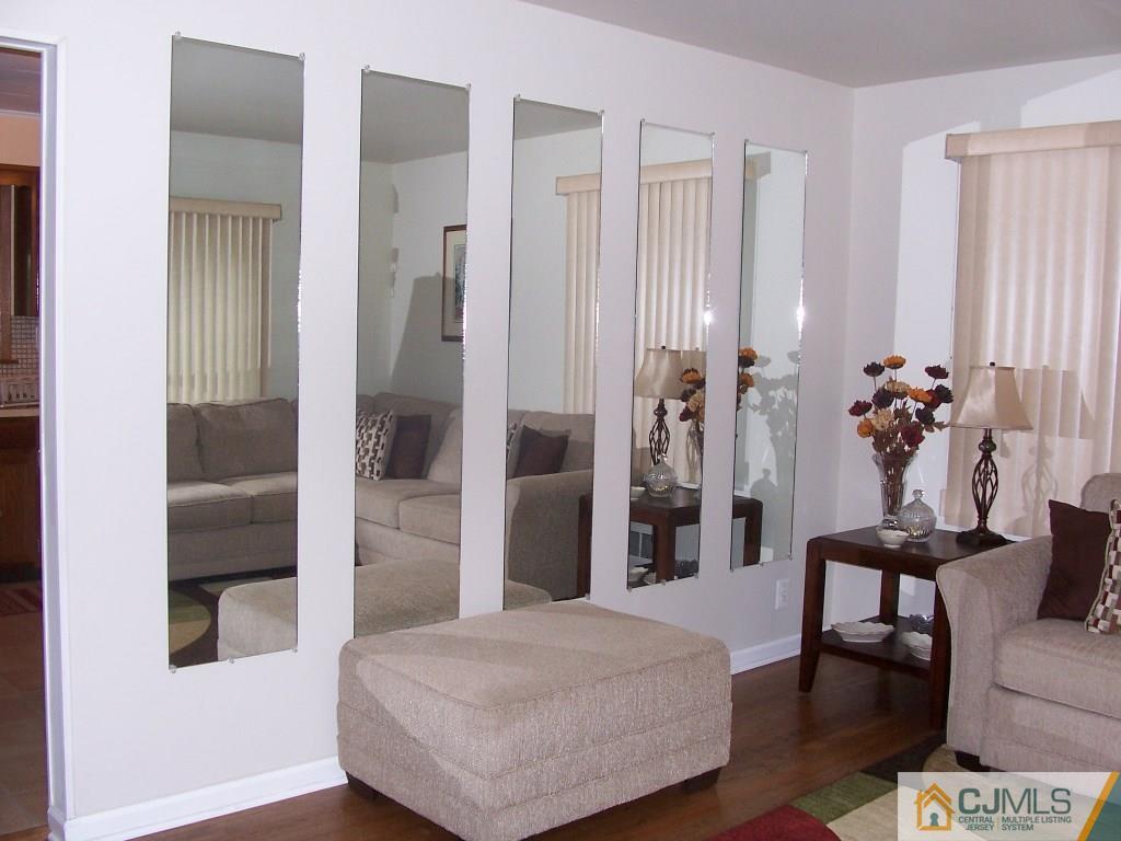 118 Oxford Road Colonia, NJ 07067 - Photo 5 of 25 Gallery Image 5