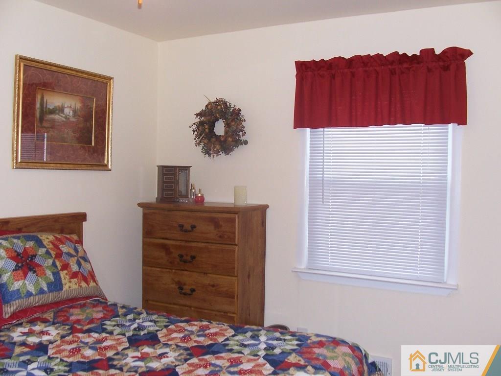 118 Oxford Road Colonia, NJ 07067 - Photo 9 of 25 Gallery Image 9