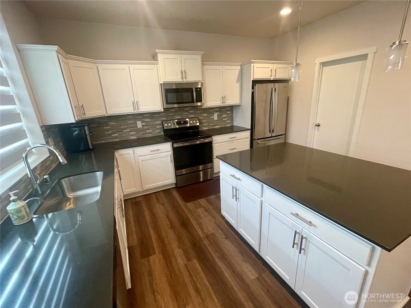 2129 Lancaster Way Ferndale, WA 98248 - Photo 3 of 27