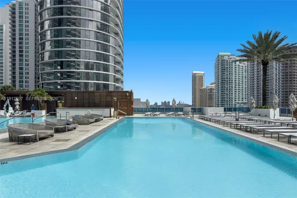 $940,000 | 200 Biscayne Blvd Way, Unit 4510, Miami, FL 33131