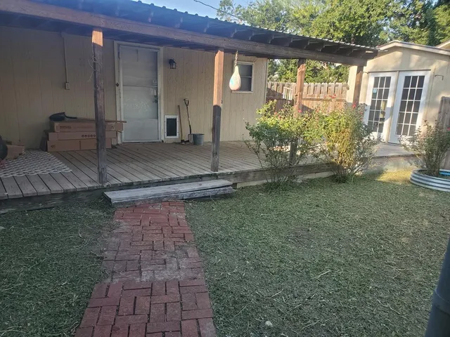 a view of a yard in front of a house