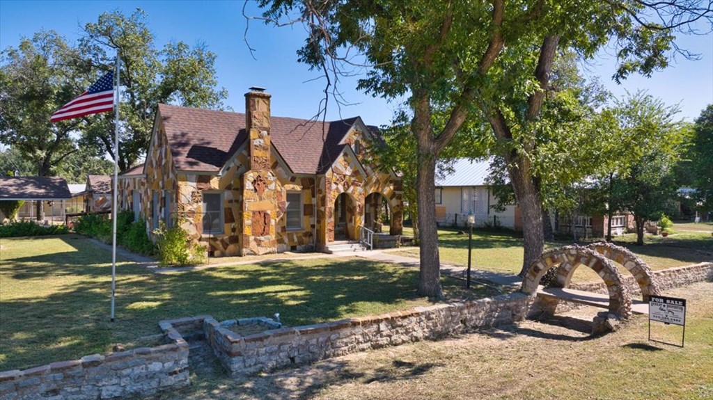 310 Canal Street Menard, TX 76859 - Photo 15 of 66 a view of a park with iron fence