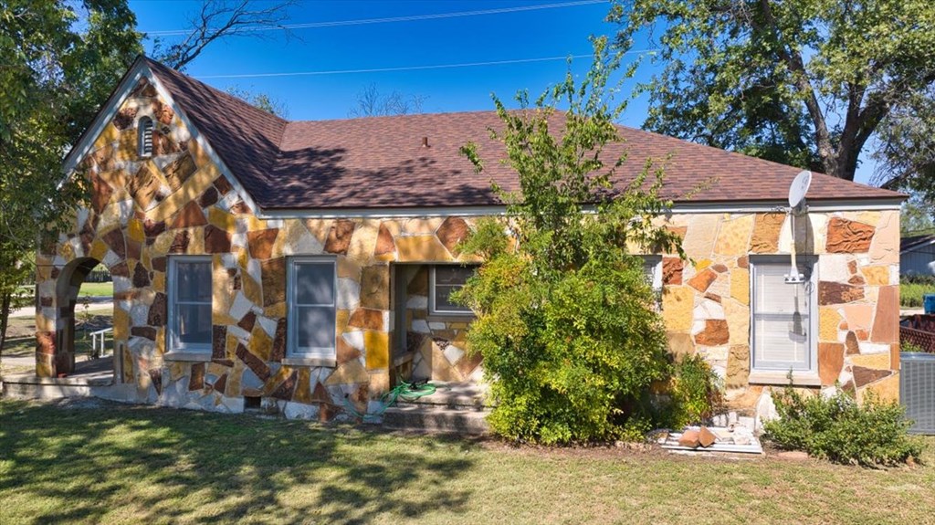 310 Canal Street Menard, TX 76859 - Photo 20 of 66 a front view of a house