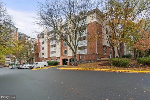 $2,650 | 1504 Lincoln Way, Unit 411, McLean, VA 22102