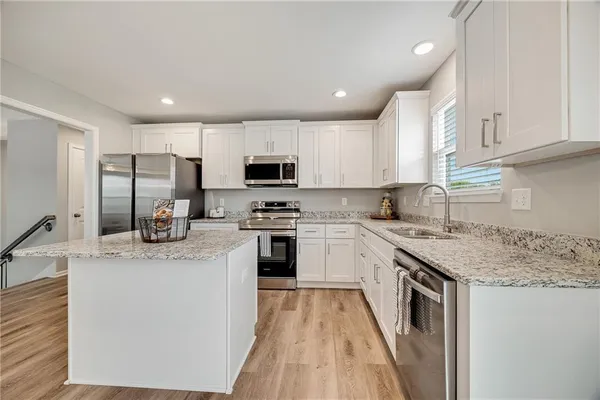 $349,900 | 508 Foxglove Lane, Raymore, MO 64083