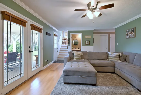 $599,900 | 1303 East Ironwood Drive, Mount Prospect, IL 60056