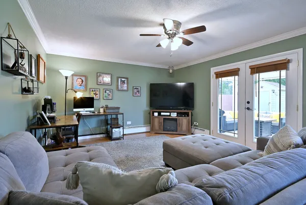 $599,900 | 1303 East Ironwood Drive, Mount Prospect, IL 60056