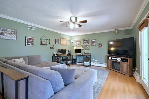 $599,900 | 1303 East Ironwood Drive, Mount Prospect, IL 60056