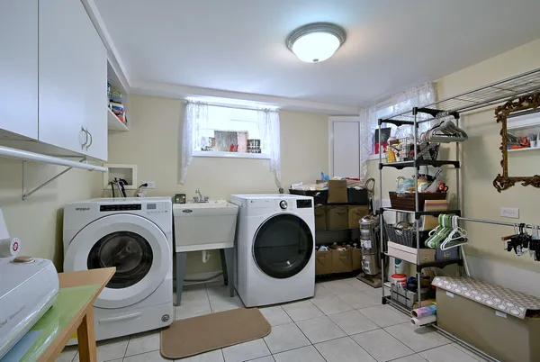 $599,900 | 1303 East Ironwood Drive, Mount Prospect, IL 60056