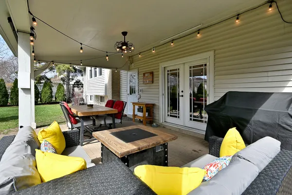 $599,900 | 1303 East Ironwood Drive, Mount Prospect, IL 60056