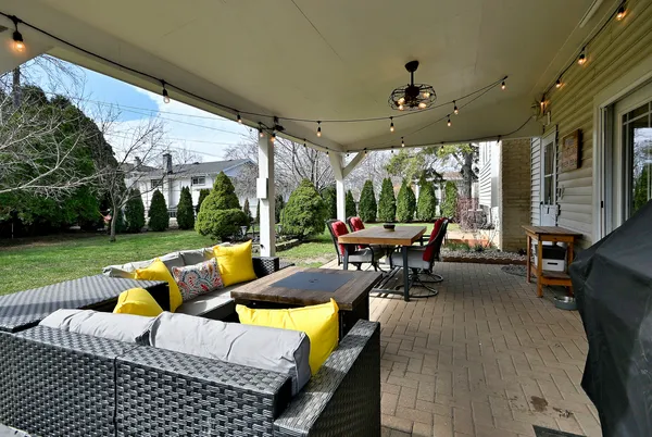 $599,900 | 1303 East Ironwood Drive, Mount Prospect, IL 60056