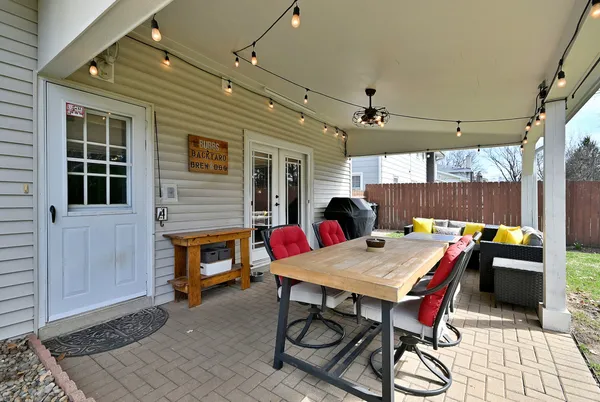 $599,900 | 1303 East Ironwood Drive, Mount Prospect, IL 60056