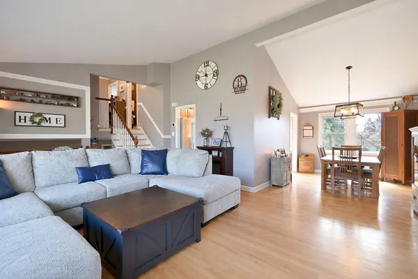 $599,900 | 1303 East Ironwood Drive, Mount Prospect, IL 60056