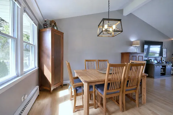 $599,900 | 1303 East Ironwood Drive, Mount Prospect, IL 60056