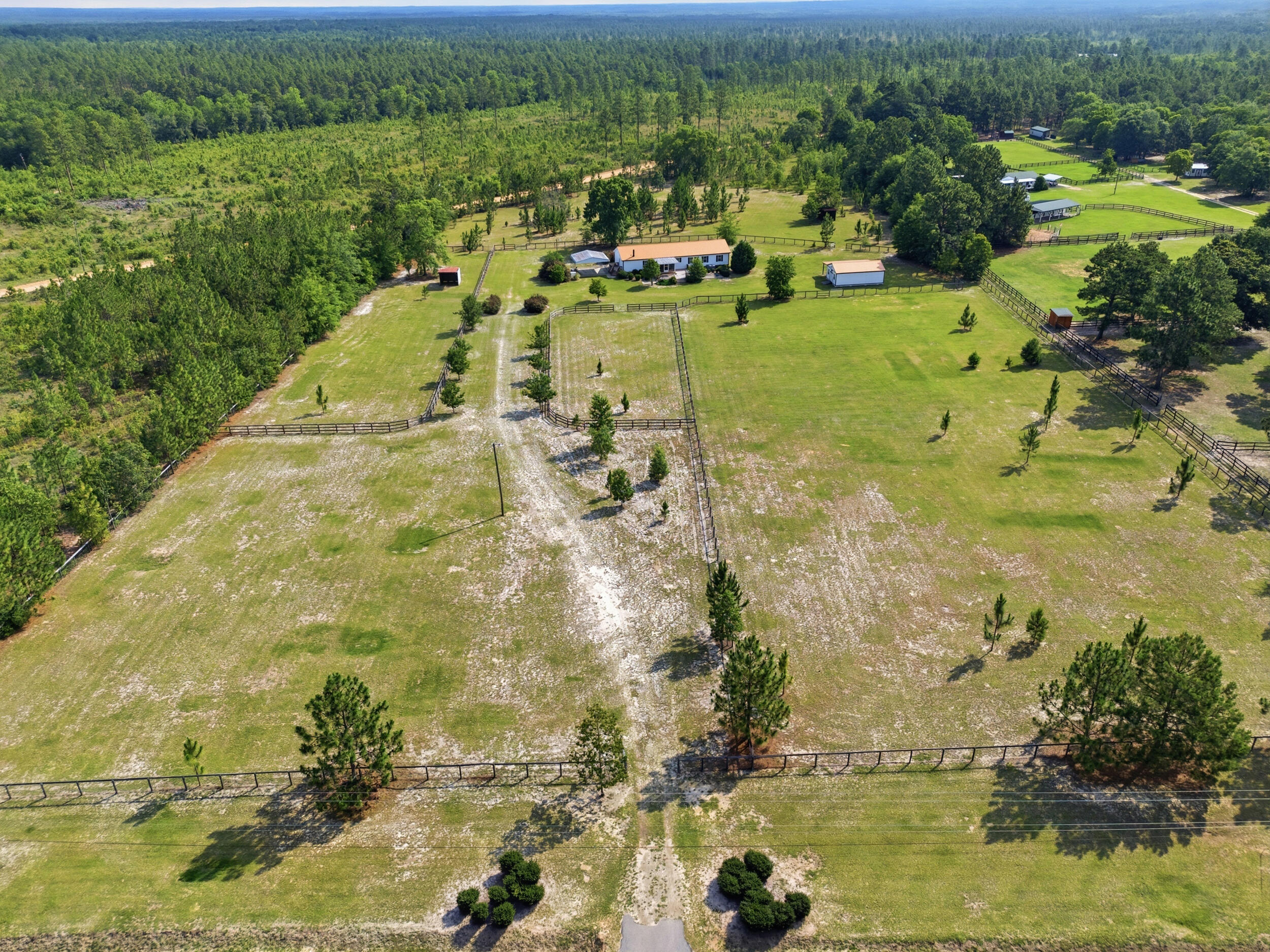 685 Centerwood Road Williston, SC 29853 - Photo 5 of 42