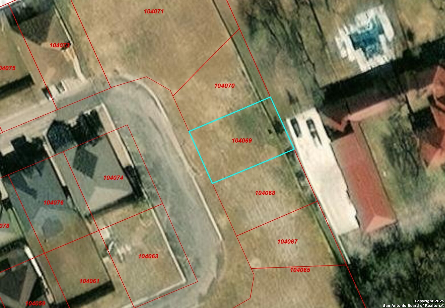 121 Sutton Place Uvalde, TX 78801 - Photo 3 of 5