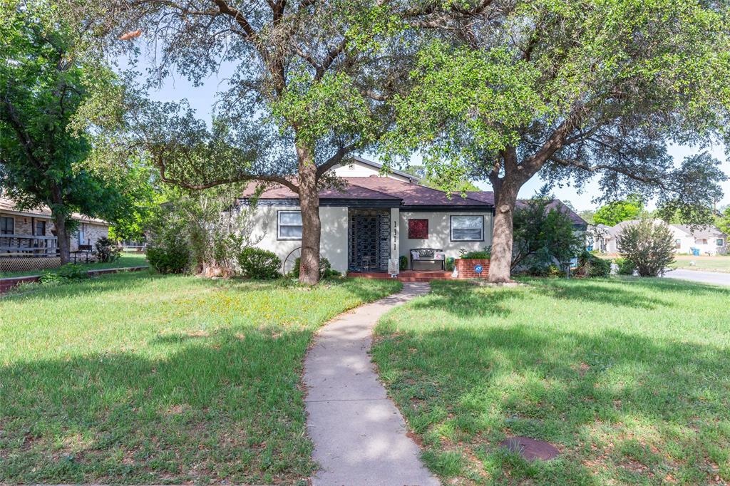 1111 Beall Street Sweetwater, TX 79556 - Photo 2 of 35