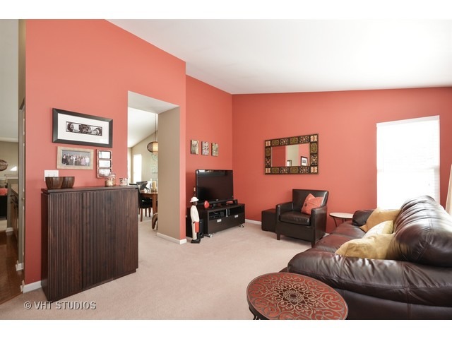 2504 Golf Ridge Circle Naperville, IL 60563 - Photo 4 of 10