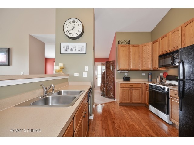 2504 Golf Ridge Circle Naperville, IL 60563 - Photo 5 of 10