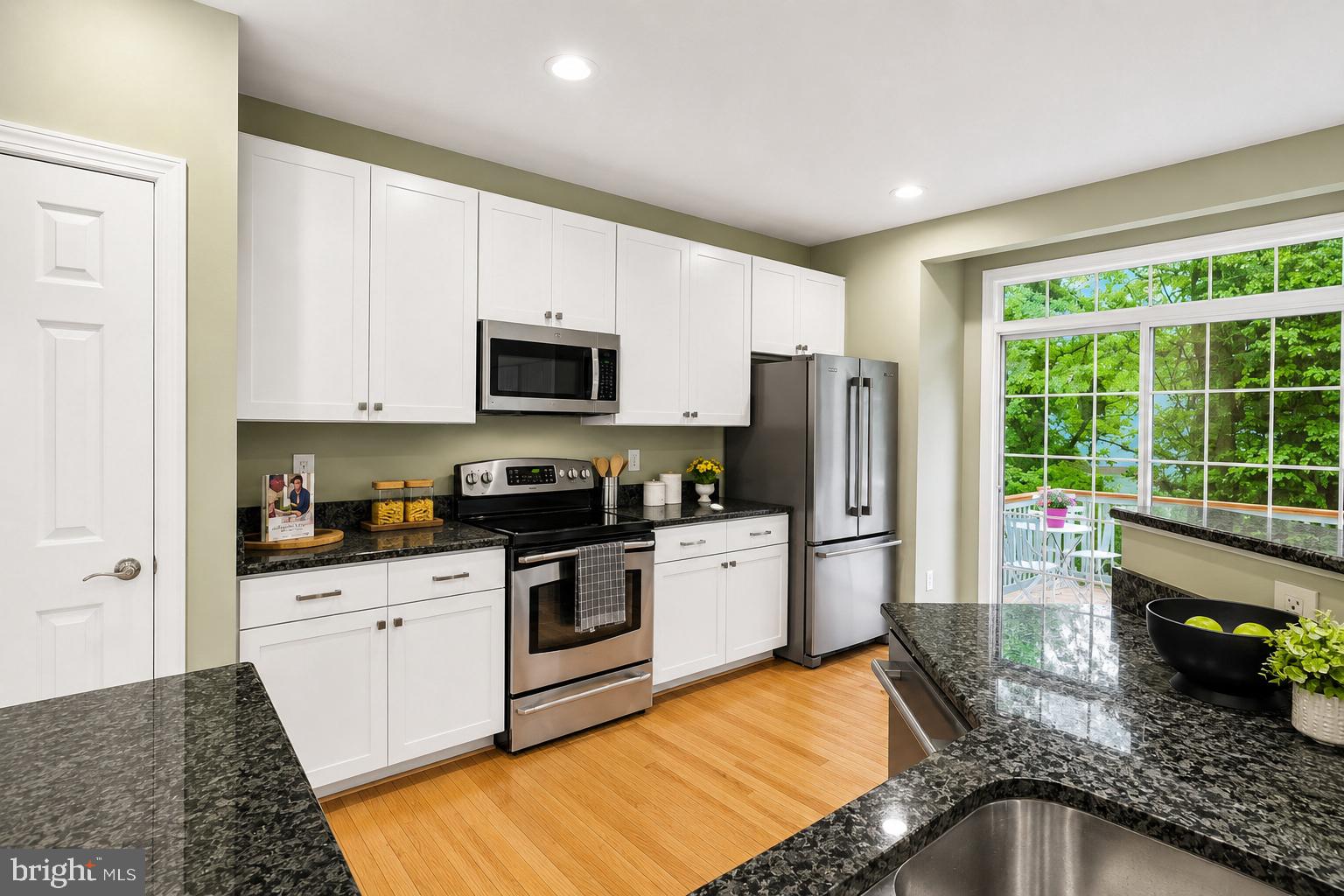 125 Roland Court Southwest Vienna, VA 22180 - Photo 13 of 41 Kitchen