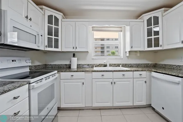 $649,000 | 1051 Hillsboro Mile, Unit 305E, Hillsboro Beach, FL 33062