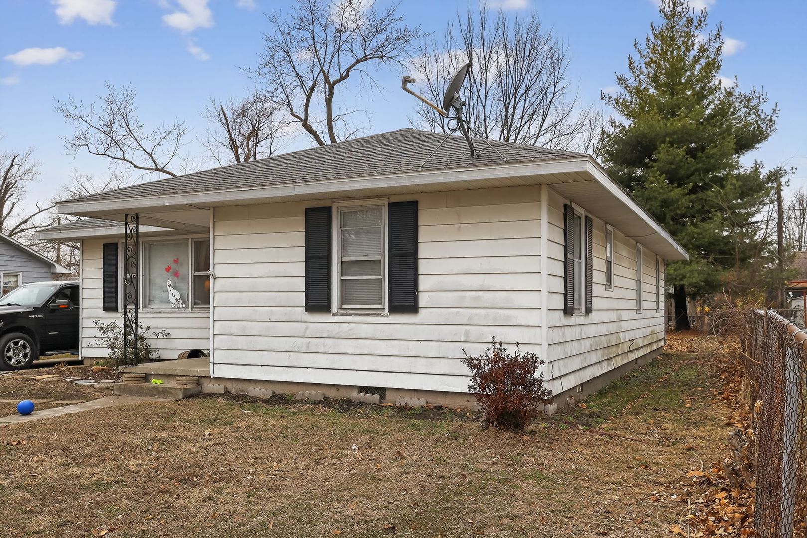 1006 Hester Avenue Centralia, IL 62801 - Photo 3 of 11 a view of a house with a yard