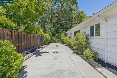 $1,995,000 | 4 Crest Road, Lafayette, CA 94549