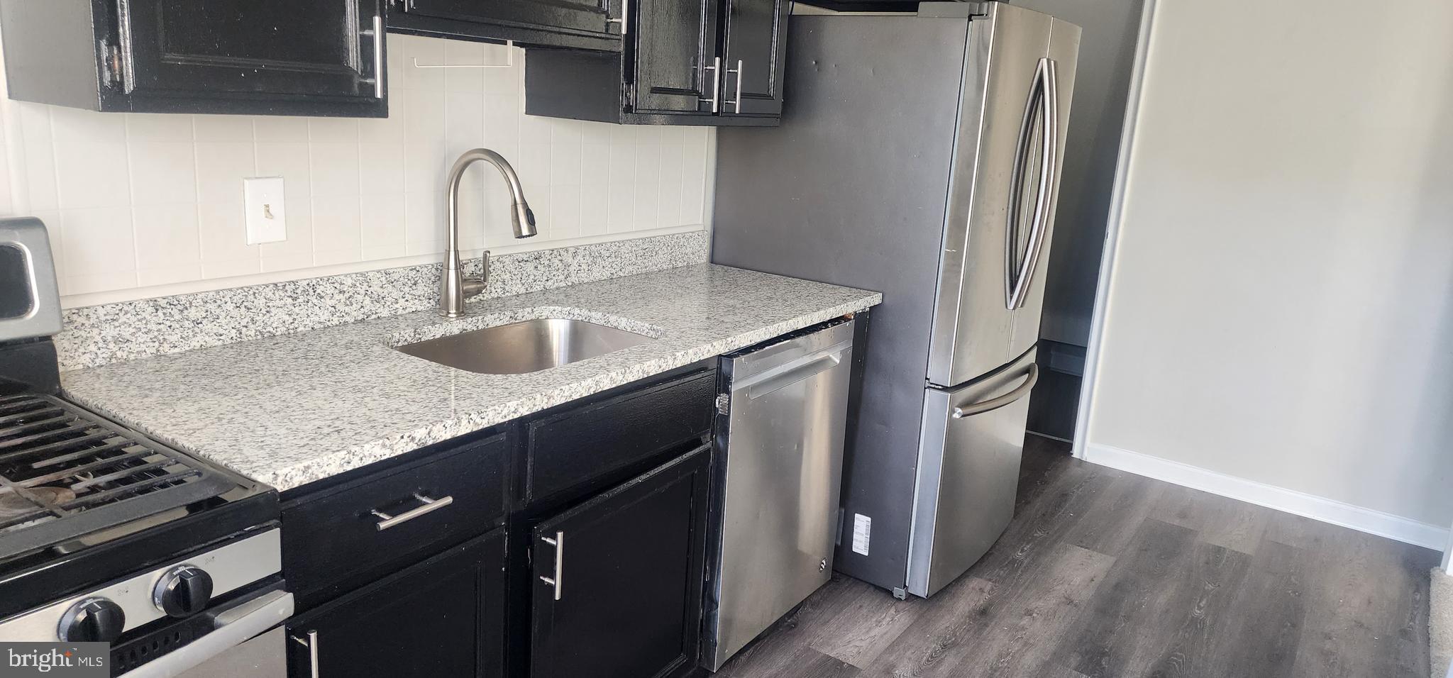 5405 Whitlock Road Baltimore, MD 21229 - Photo 3 of 24 Granite countertops