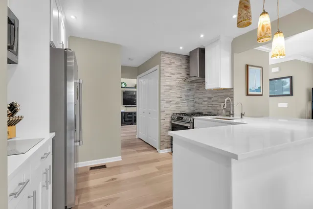 $412,900 | 473 Le Parc Circle, Buffalo Grove, IL 60089