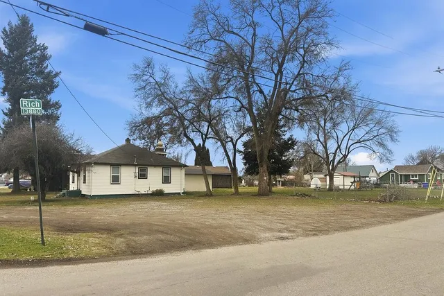 $999,999 | 4317 North Evergreen Road, Spokane, WA 99216