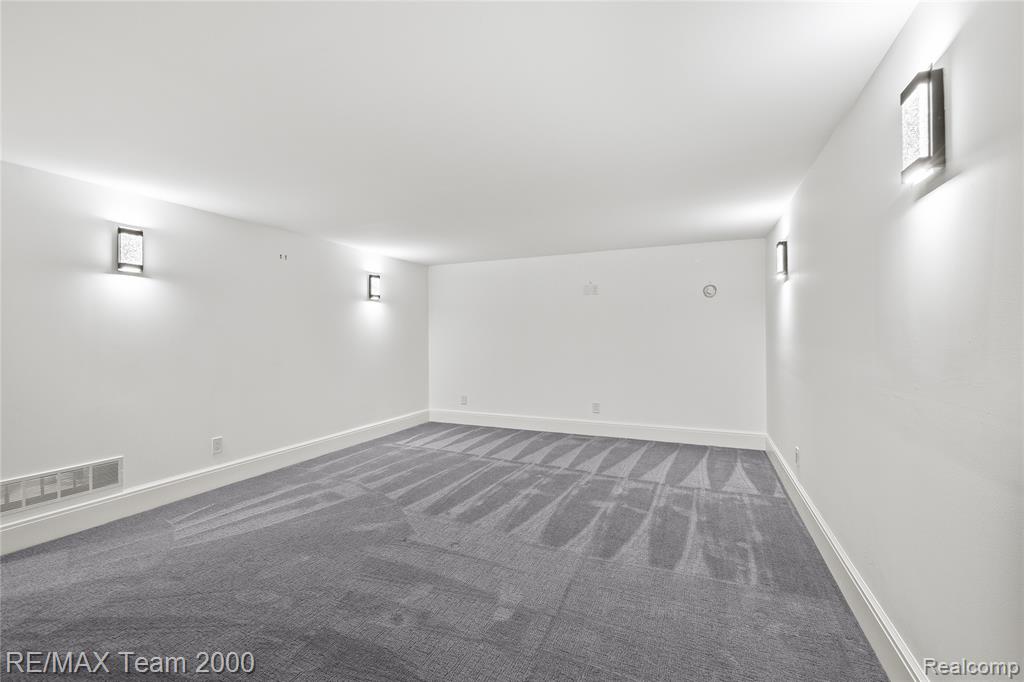 32575 Romsey Road Franklin, MI 48025 - Photo 48 of 54