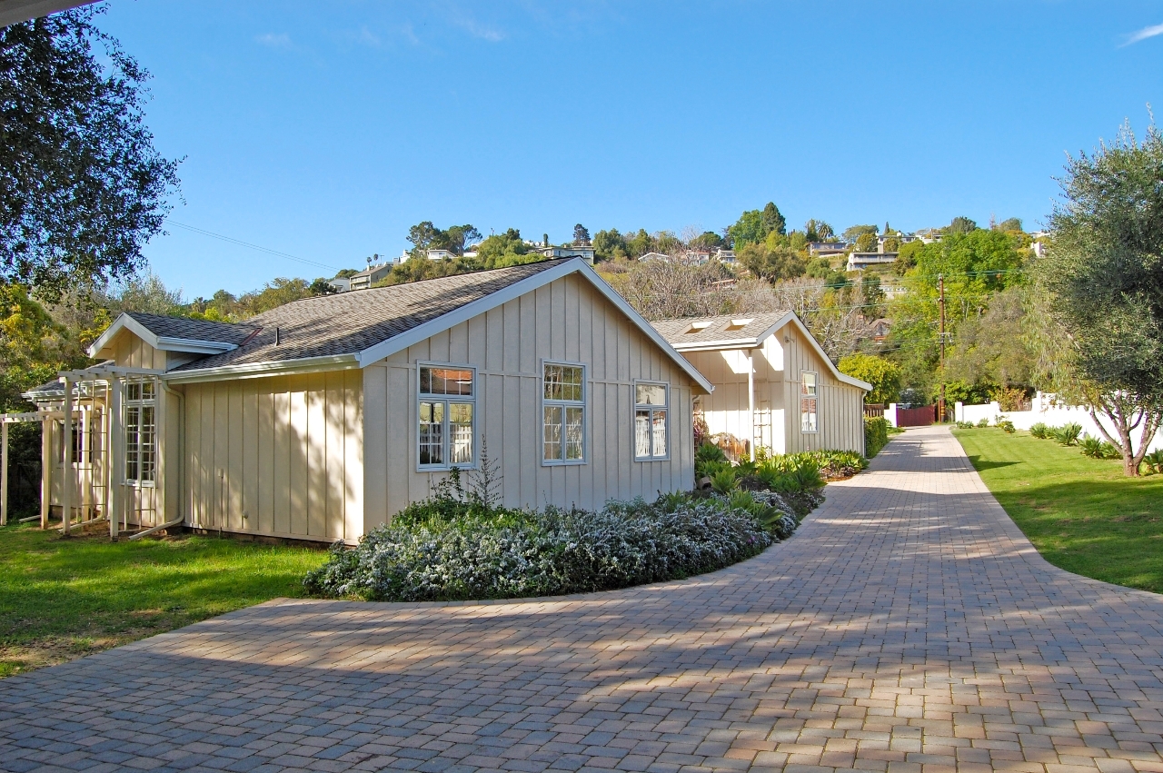 2765 Foothill Road Santa Barbara, CA 93105 - Photo 11 of 11 Driveway