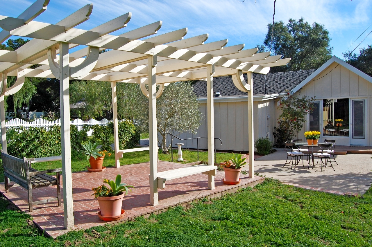 2765 Foothill Road Santa Barbara, CA 93105 - Photo 2 of 11 Front Yard Gazebo