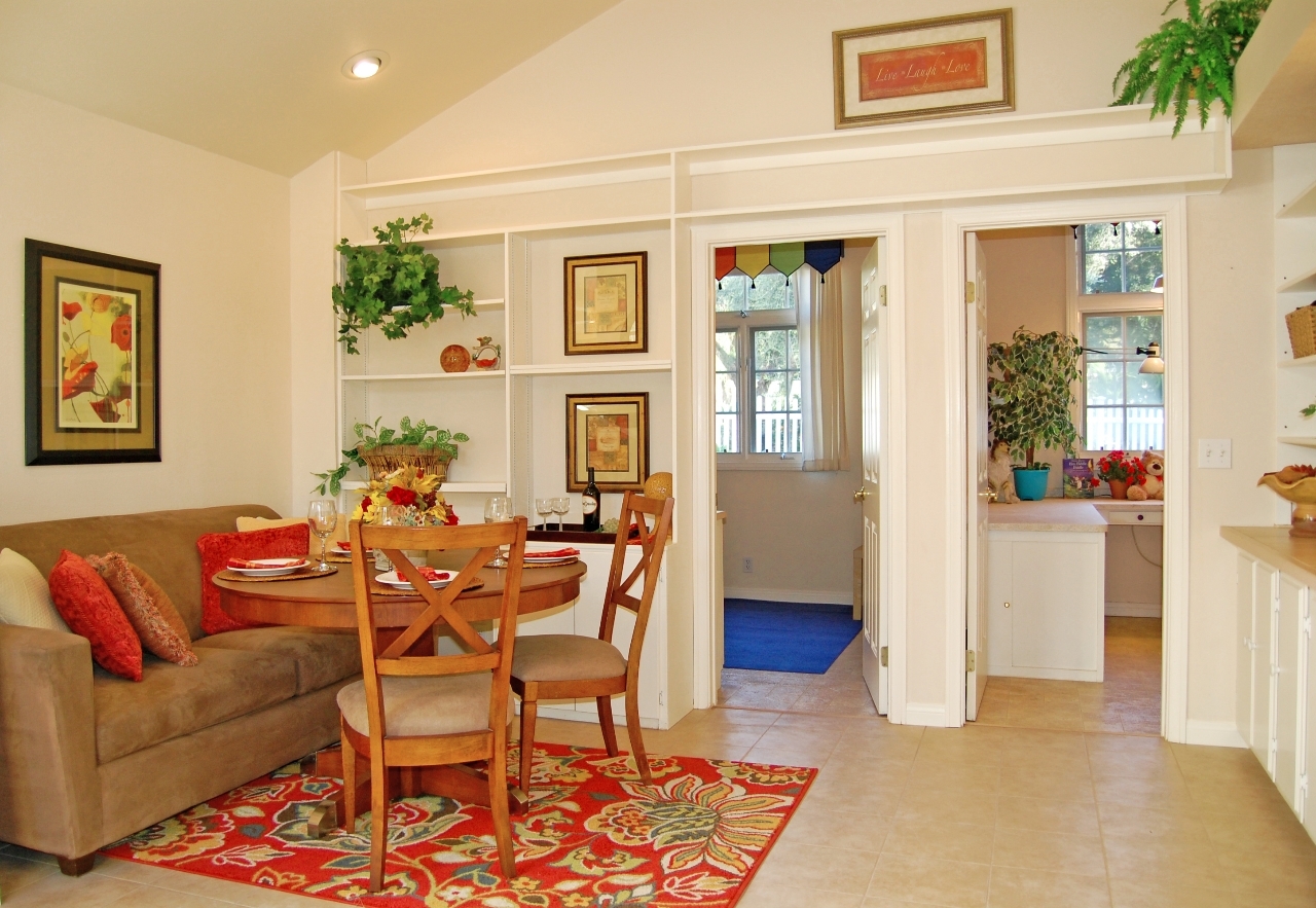 2765 Foothill Road Santa Barbara, CA 93105 - Photo 4 of 11 Family/Dining room