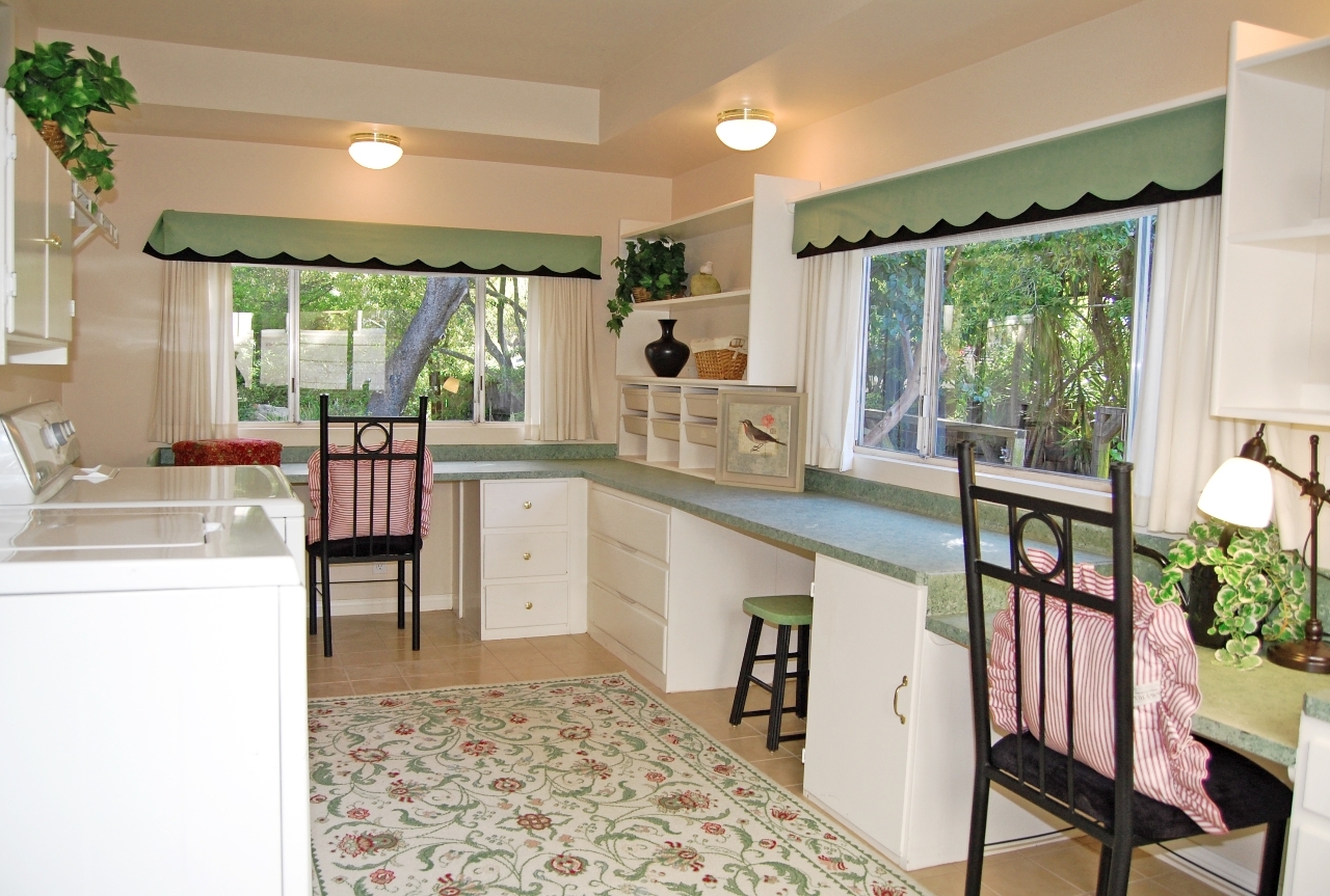 2765 Foothill Road Santa Barbara, CA 93105 - Photo 10 of 11 Laundry Room