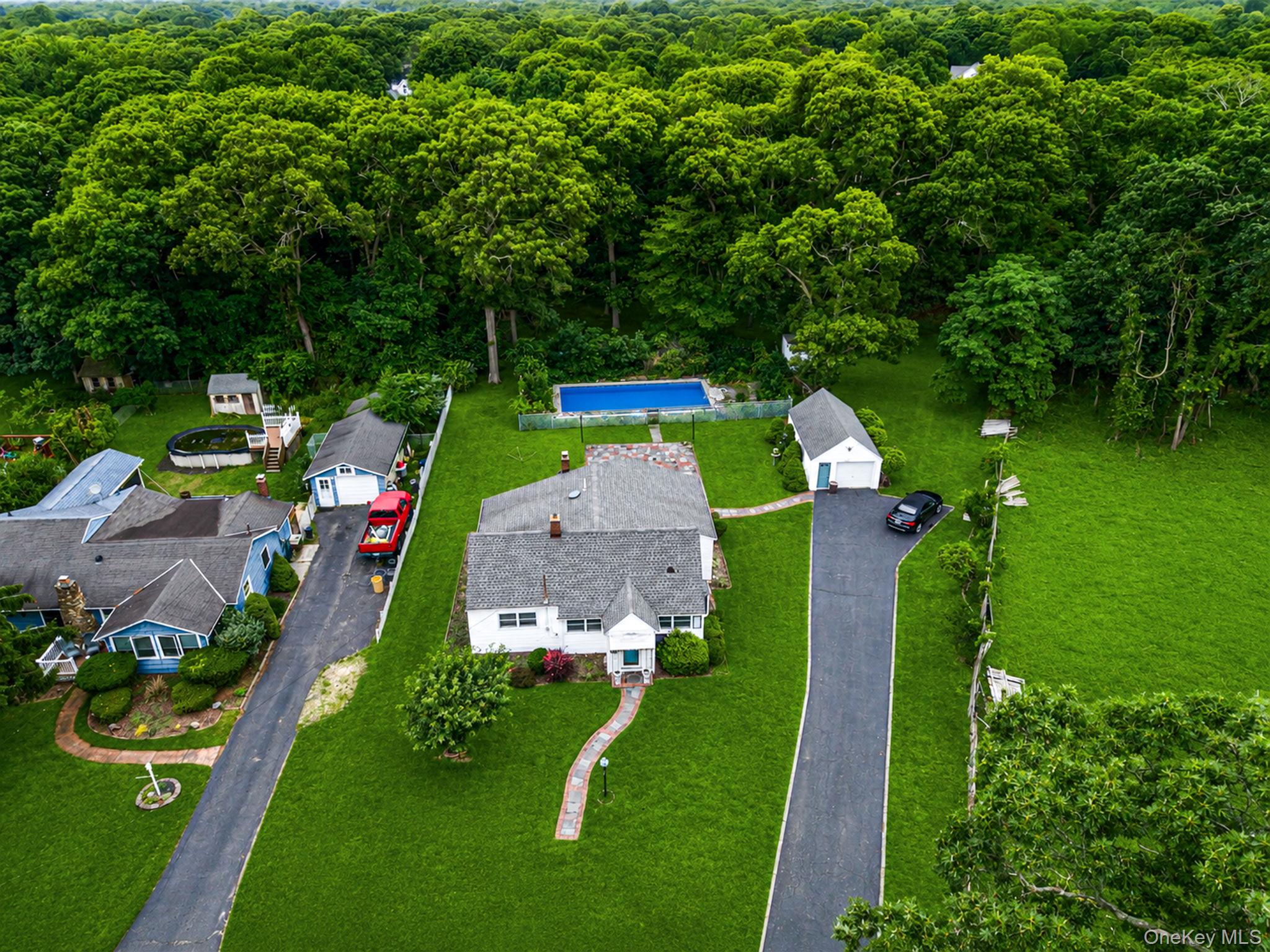 1 East Jackwill Road East Patchogue, NY 11772 - Photo 2 of 32