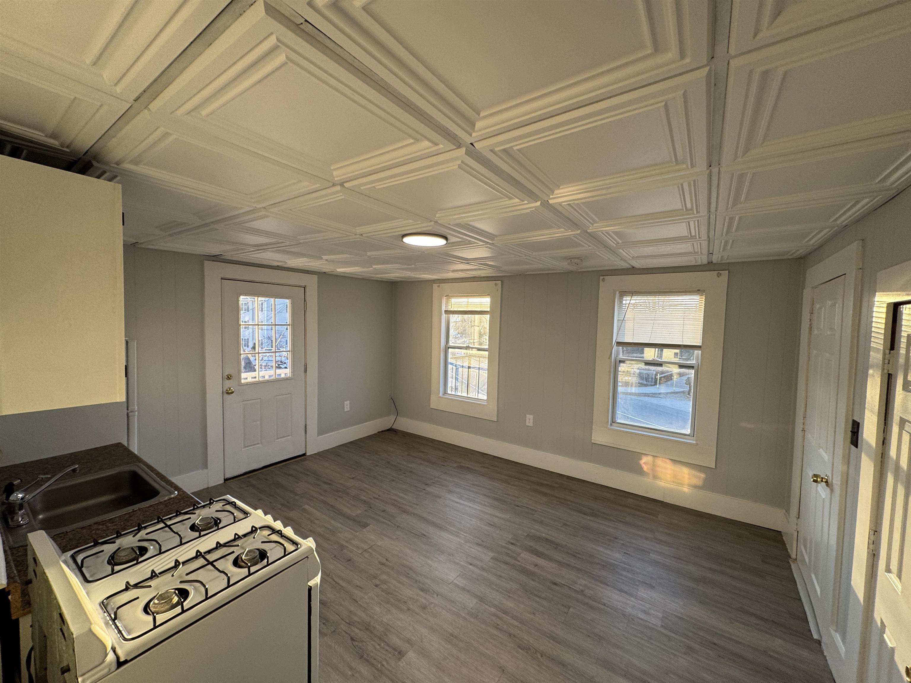 30 Ledge Street, Unit 6 Nashua, NH 03060 - Photo 3 of 7