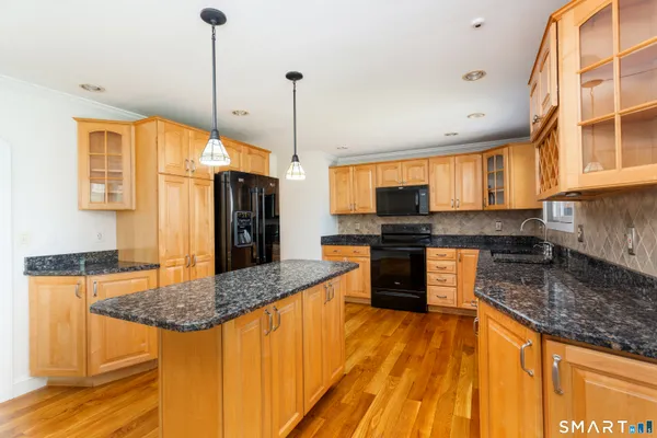 $599,900 | 37 Rocky Hill Road, Trumbull, CT 06611