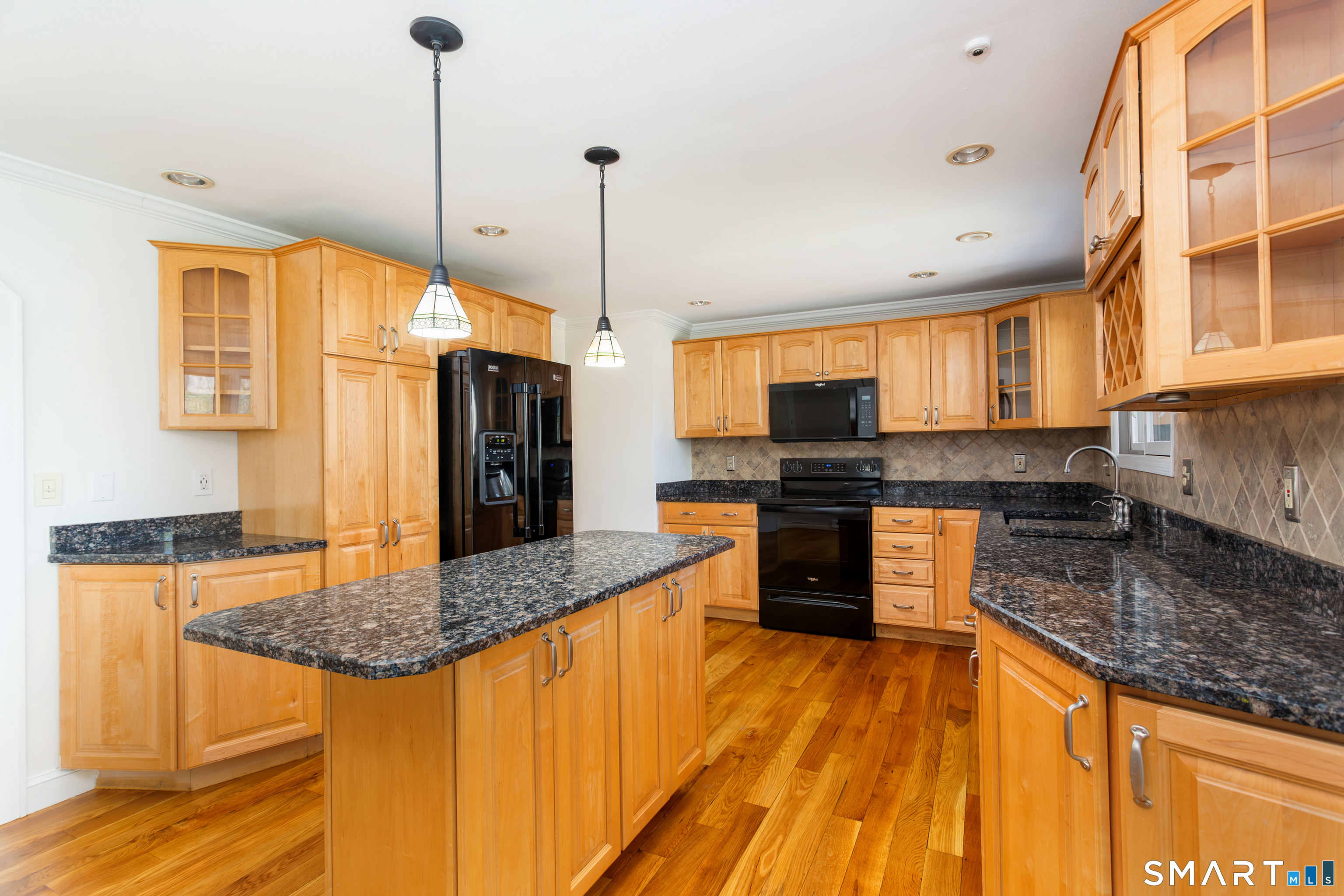 37 Rocky Hill Road Trumbull, CT 06611 - Photo 11 of 40