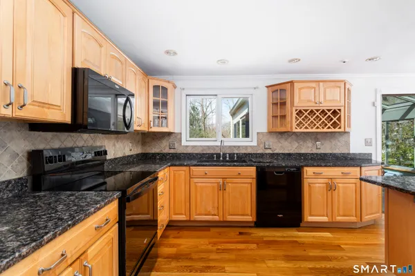 $599,900 | 37 Rocky Hill Road, Trumbull, CT 06611