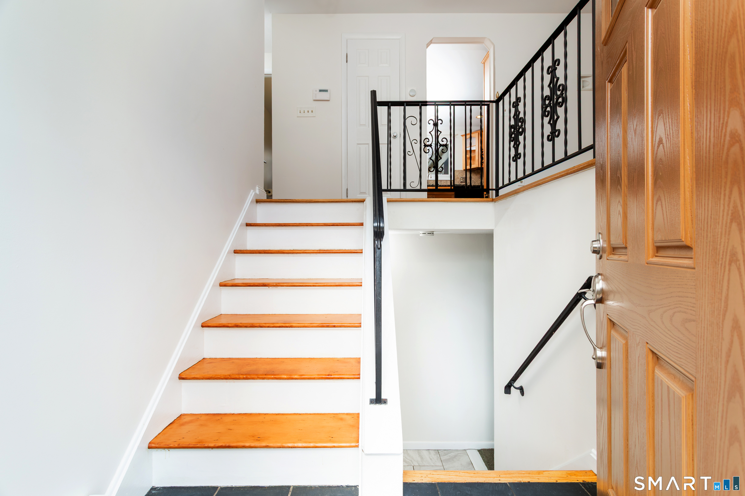 37 Rocky Hill Road Trumbull, CT 06611 - Photo 4 of 40