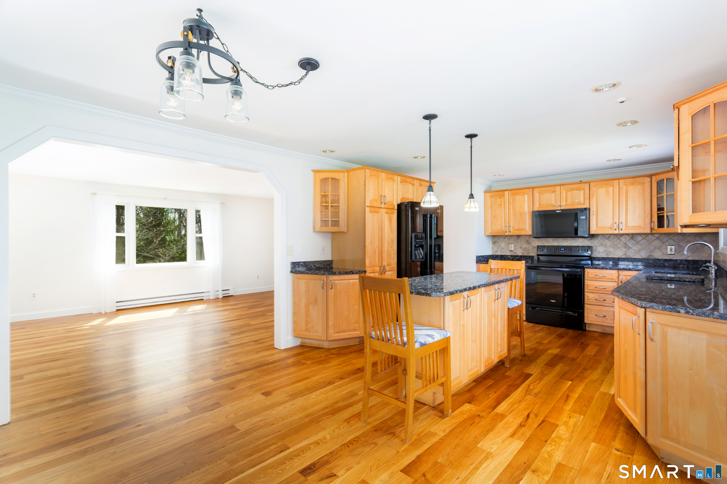 37 Rocky Hill Road Trumbull, CT 06611 - Photo 8 of 40