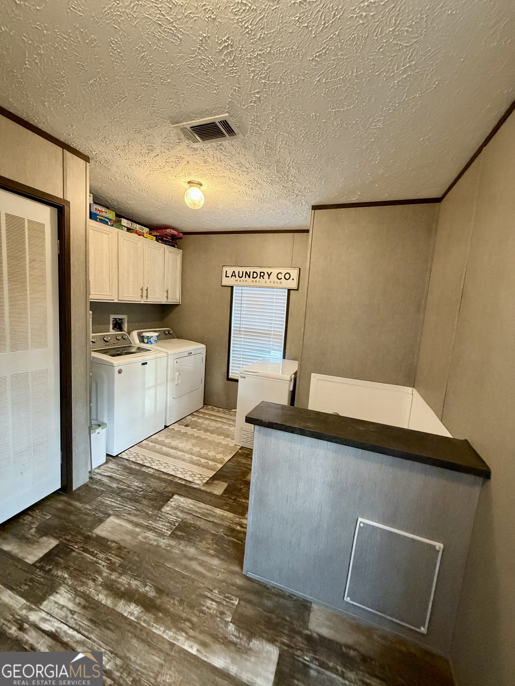 2601 New Evergreen Church Road Cadwell, GA 31009 - Photo 19 of 30 a kitchen with granite countertop a sink stove and refrigerator