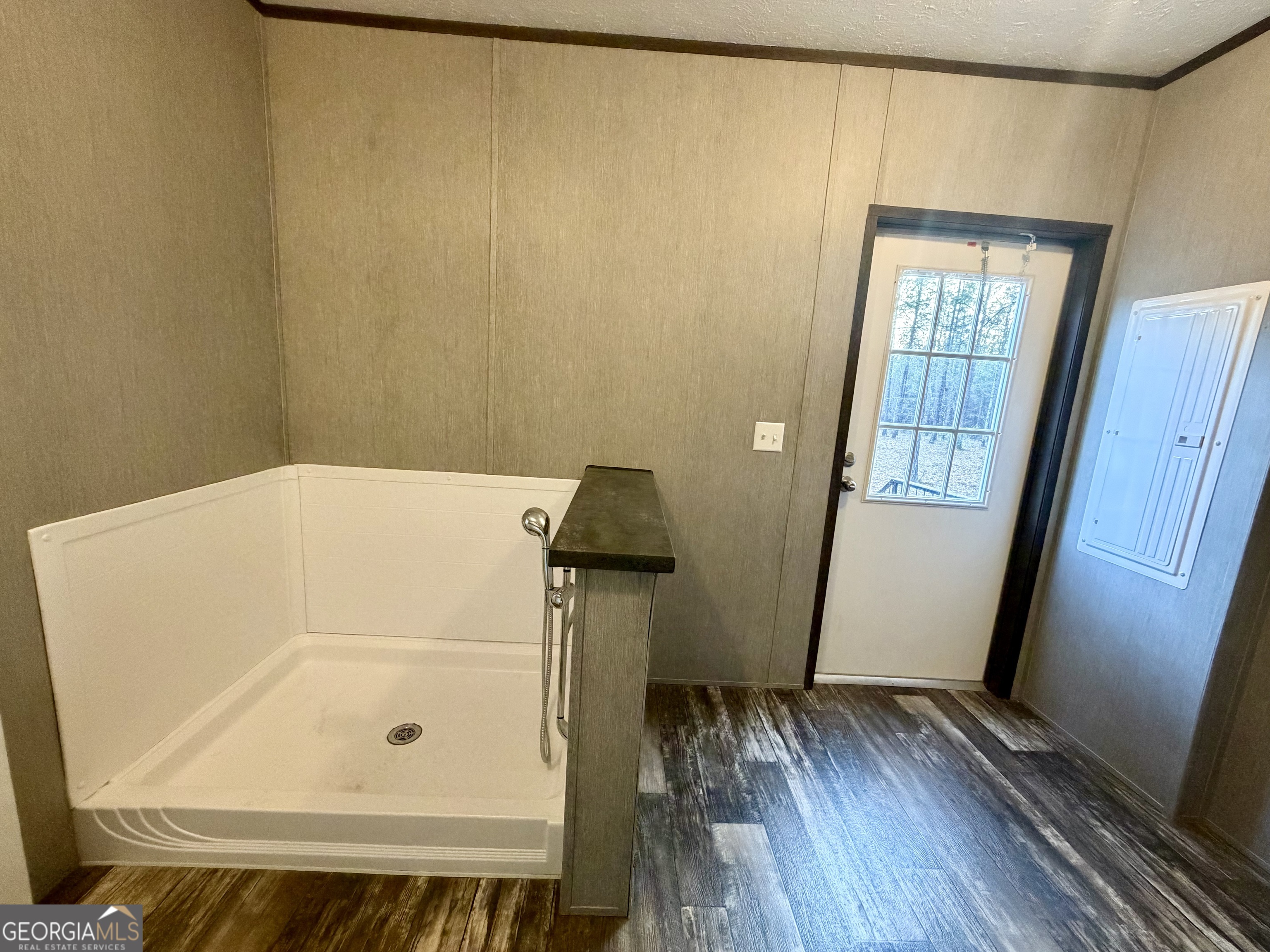 2601 New Evergreen Church Road Cadwell, GA 31009 - Photo 21 of 30 a bathroom with a tub