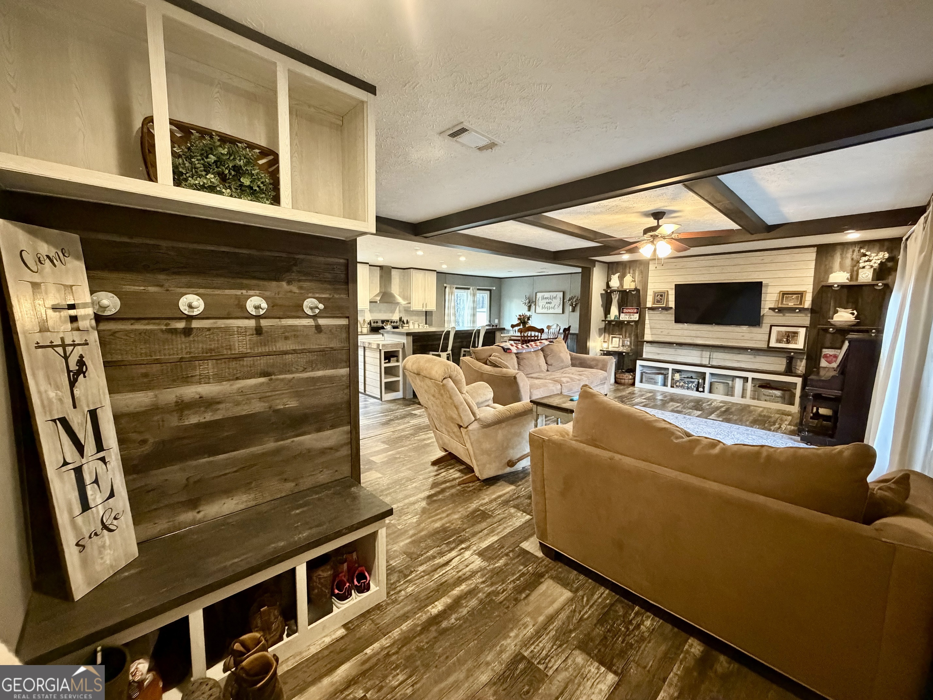2601 New Evergreen Church Road Cadwell, GA 31009 - Photo 4 of 30 a living room with furniture and a flat screen tv