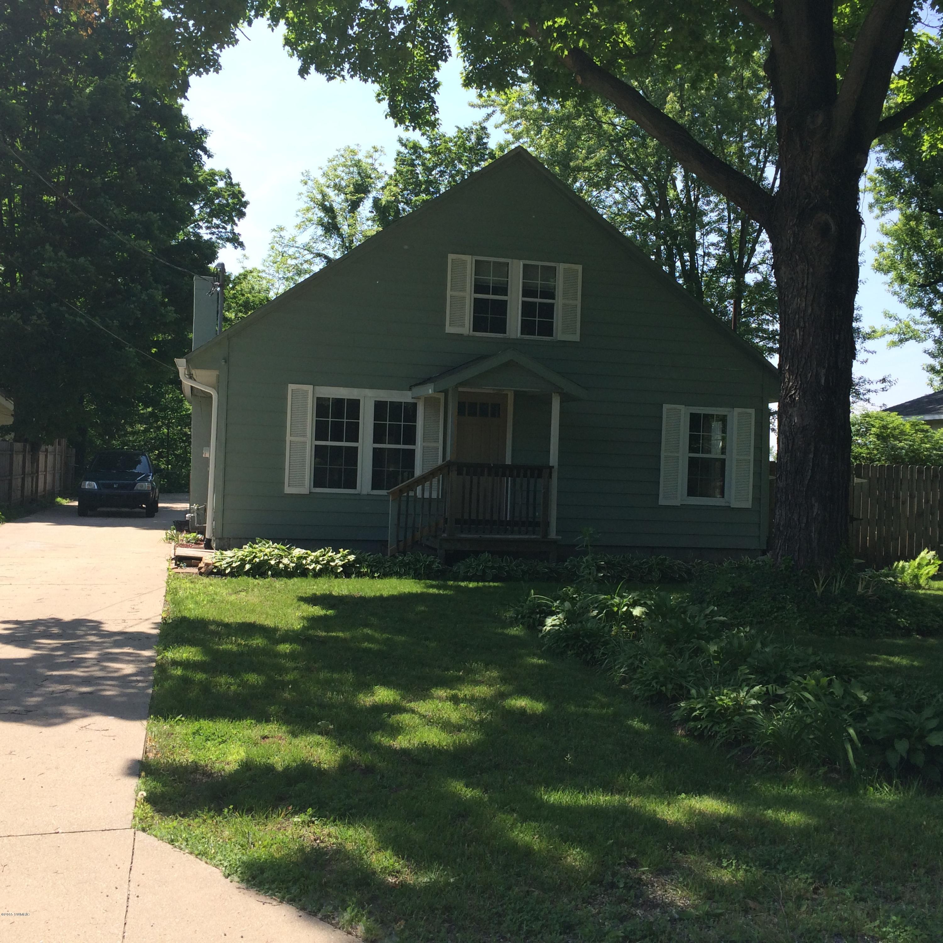 1924 River Bluff Road Niles, MI 49120 - Photo 1 of 30 Front of home