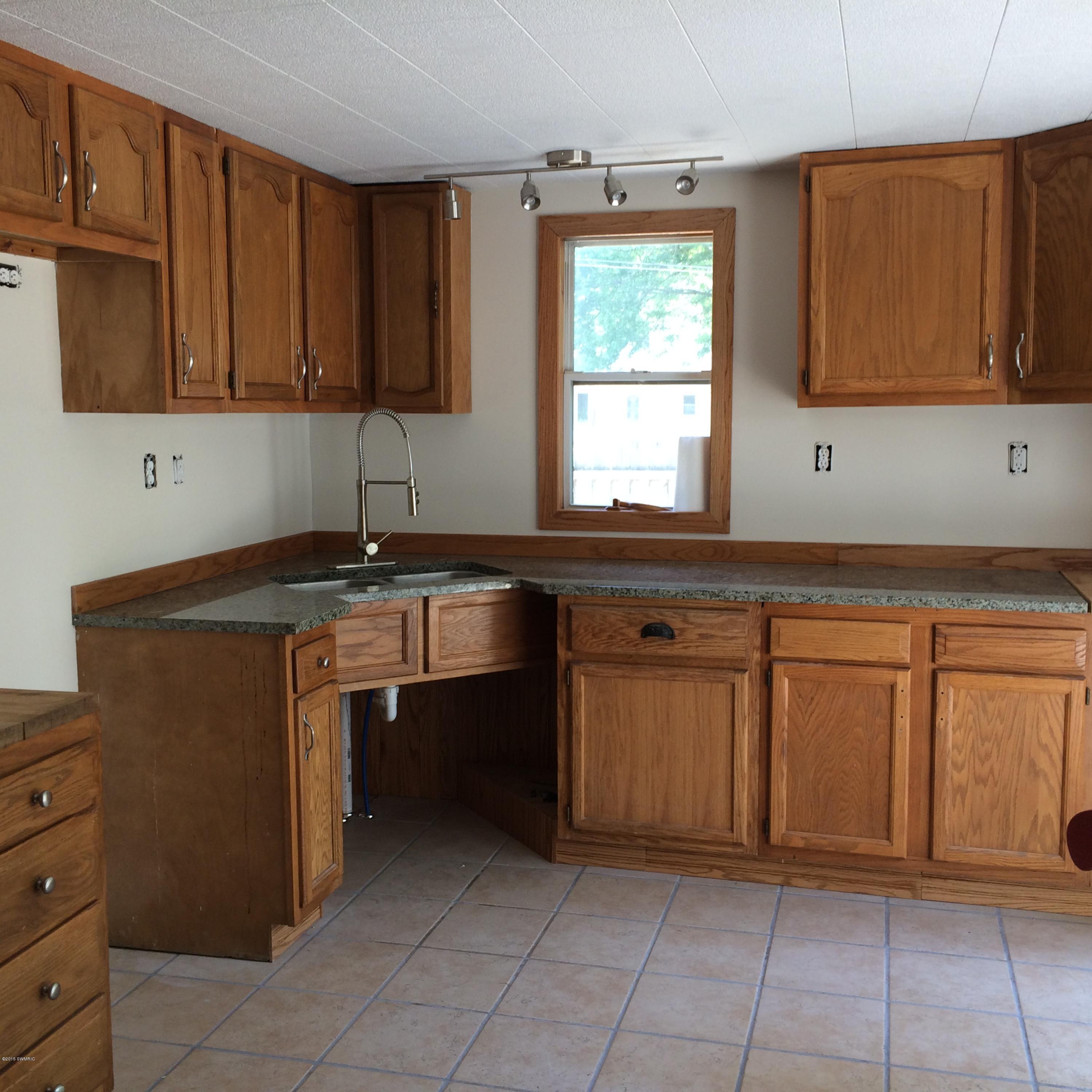 1924 River Bluff Road Niles, MI 49120 - Photo 12 of 30 Kitchen