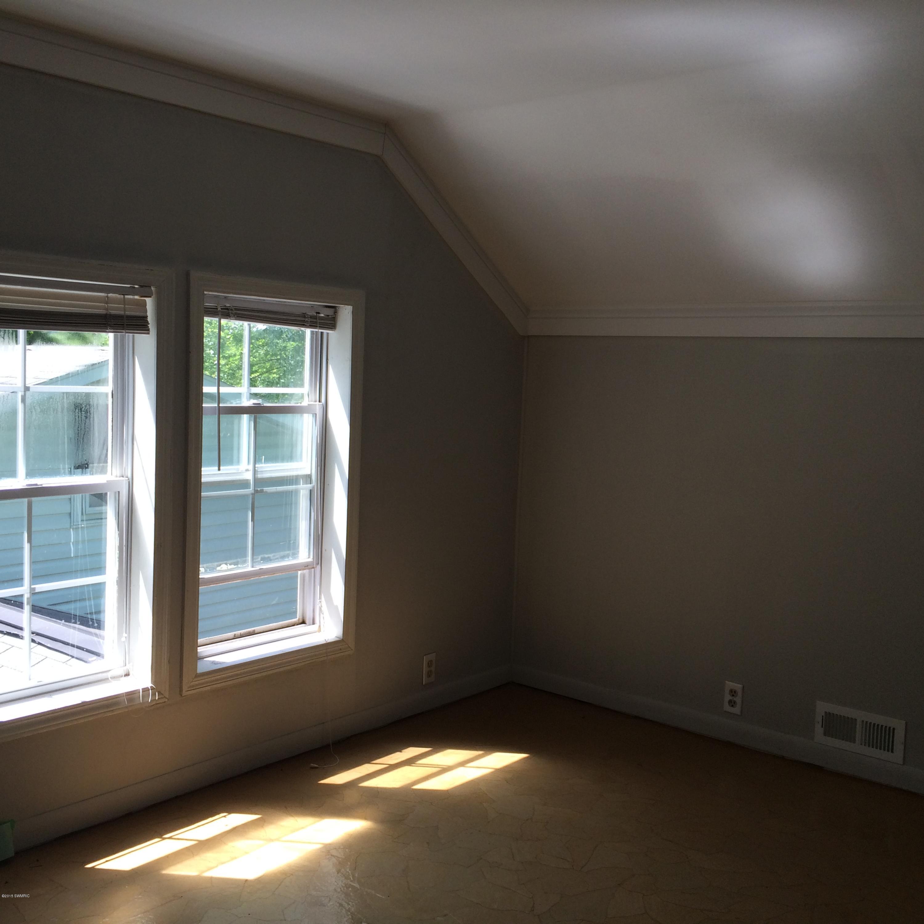1924 River Bluff Road Niles, MI 49120 - Photo 17 of 30 Second upper bedroom